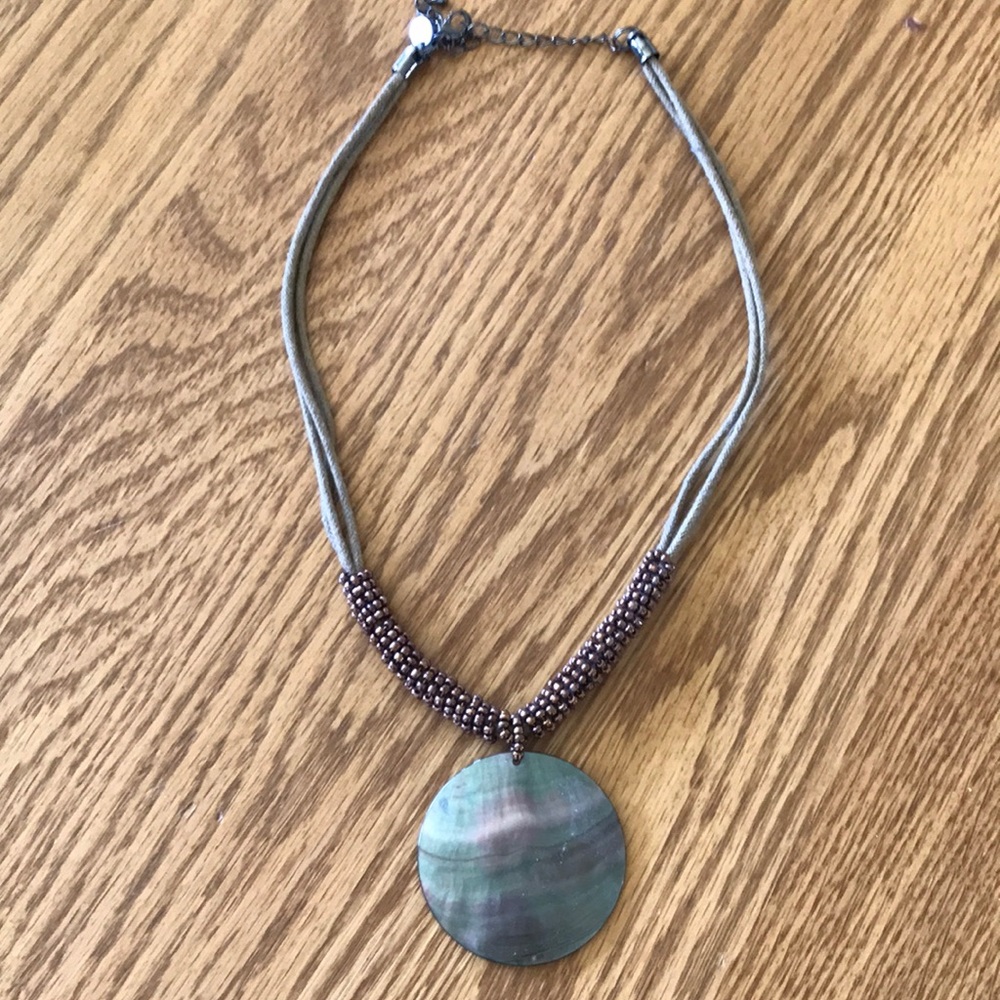 Round pendant necklace
